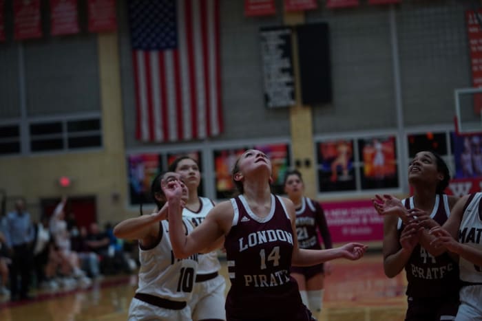 mathis-london-girls-basketball-playoffs00050